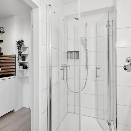 - Luxus Lift & Parken -naehe Dus & Dortmund & Koeln & Essen *