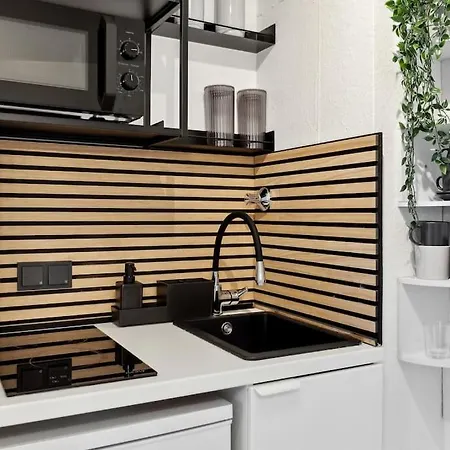 - Luxus Lift & Parken -naehe Dus & Dortmund & Koeln & Essen *