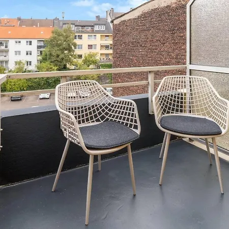 - Luxus Lift & Parken -naehe Dus & Dortmund & Koeln & Essen