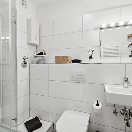 - Luxus Lift & Parken -naehe Dus & Dortmund & Koeln & Essen شقة